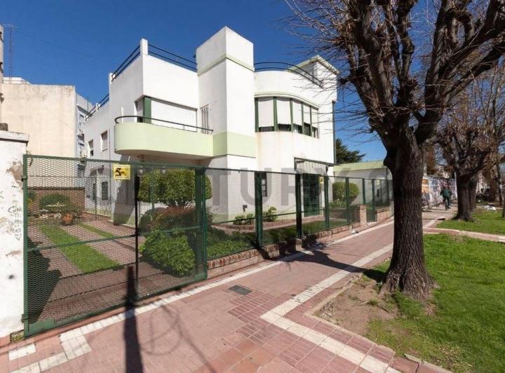Terreno · 209m² · 10 Ambientes · 1 Cochera