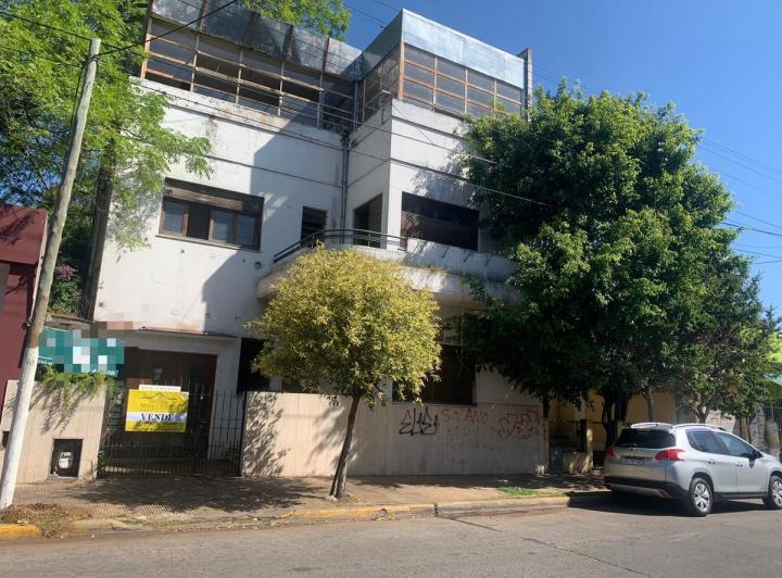 Terreno · 387m² · 6 Ambientes · 1 Cochera