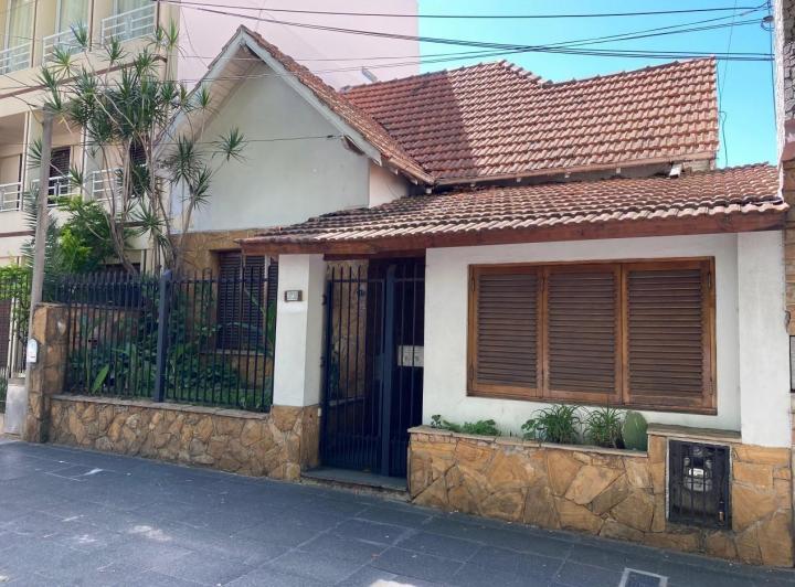 Terreno · 200m² · 5 Ambientes