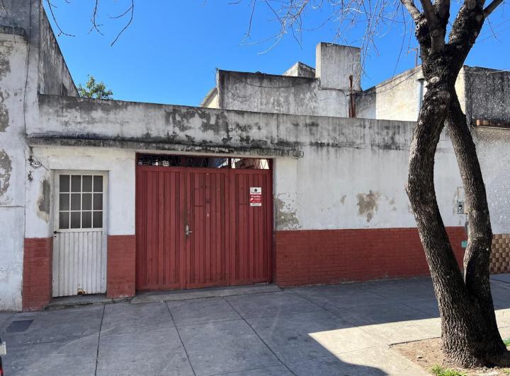 Terreno · 165m² · 8 Ambientes