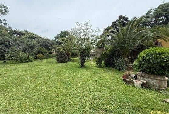 Terreno · 1200m² · 5 Ambientes · 3 Cocheras
