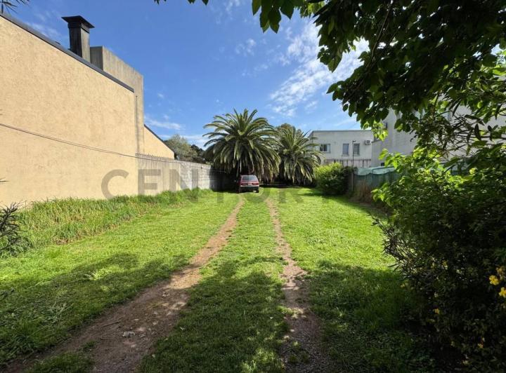 Terreno · 70m² · 4 Ambientes · 2 Cocheras