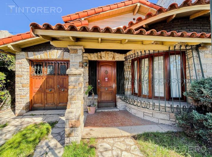 Terreno · 193m² · 4 Ambientes · 2 Cocheras