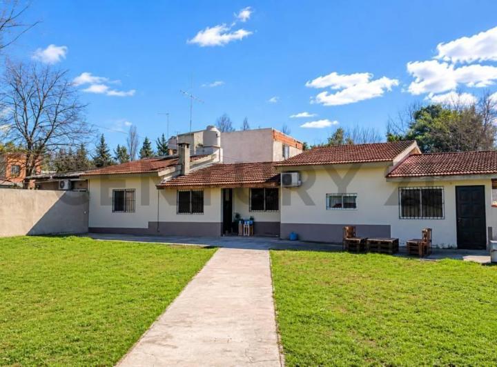 Terreno · 176m² · 5 Ambientes · 4 Cocheras