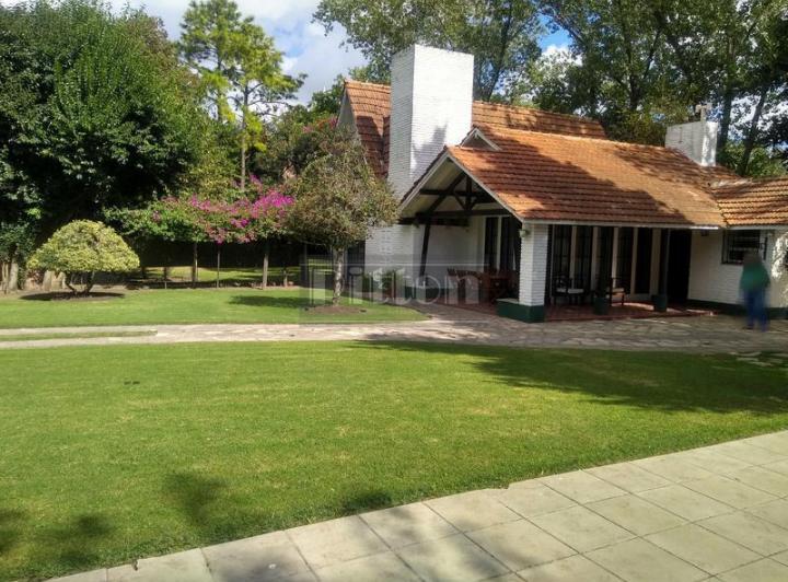 Terreno · 1800m² · 6 Ambientes