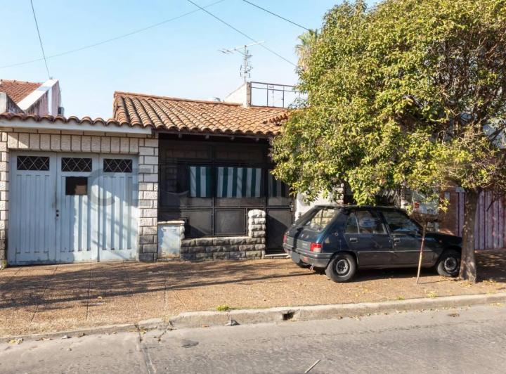 Terreno · 190m² · 4 Ambientes · 2 Cocheras