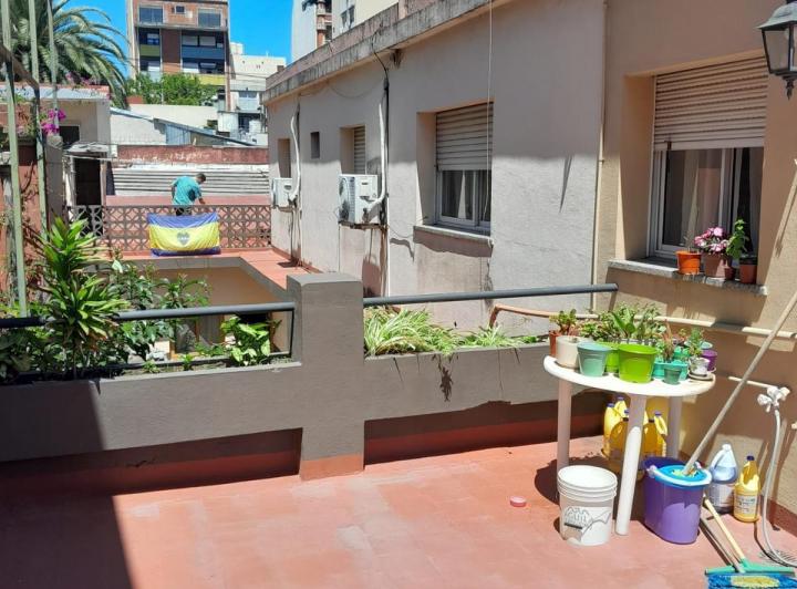 Terreno · 170m² · 8 Ambientes · 1 Cochera
