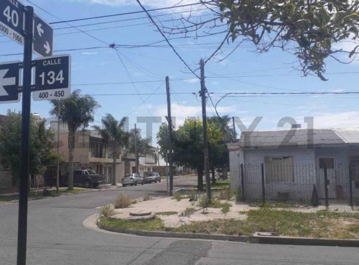 Terreno · 200m² · 1 Ambiente · 1 Cochera