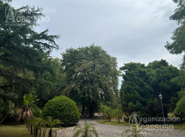 Terreno · 1000m² · 7 Ambientes · 2 Cocheras