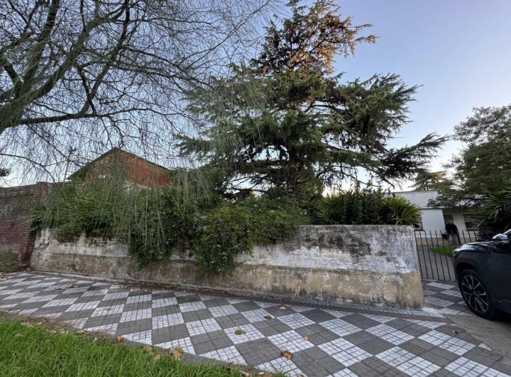 Terreno · 130m² · 4 Ambientes · 2 Cocheras