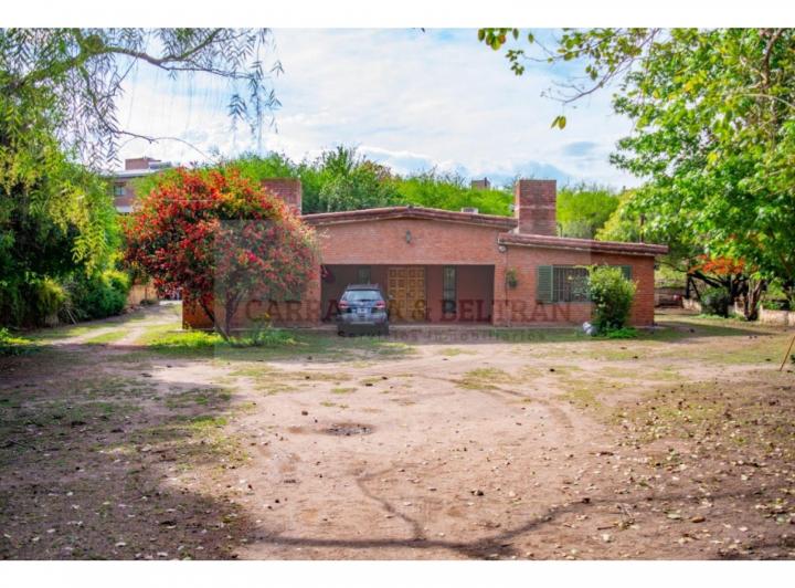 Terreno · 240m² · 8 Ambientes · 4 Cocheras