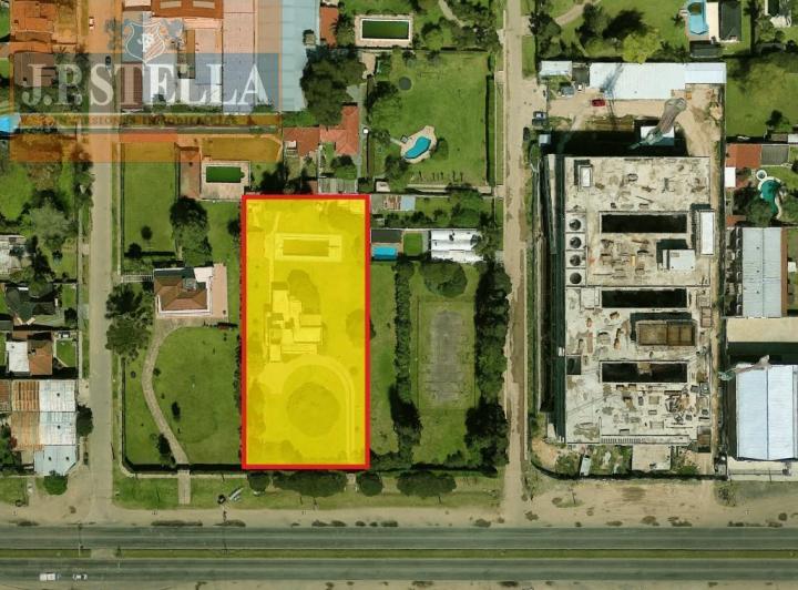 Terreno · 418m² · 6 Ambientes