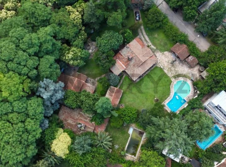 Terreno · 1587m² · 4 Ambientes · 6 Cocheras