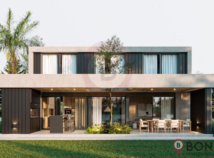 Terreno · 220m² · 5 Ambientes