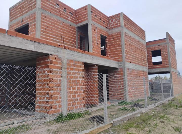 Terreno · 210m² · 6 Ambientes · 1 Cochera