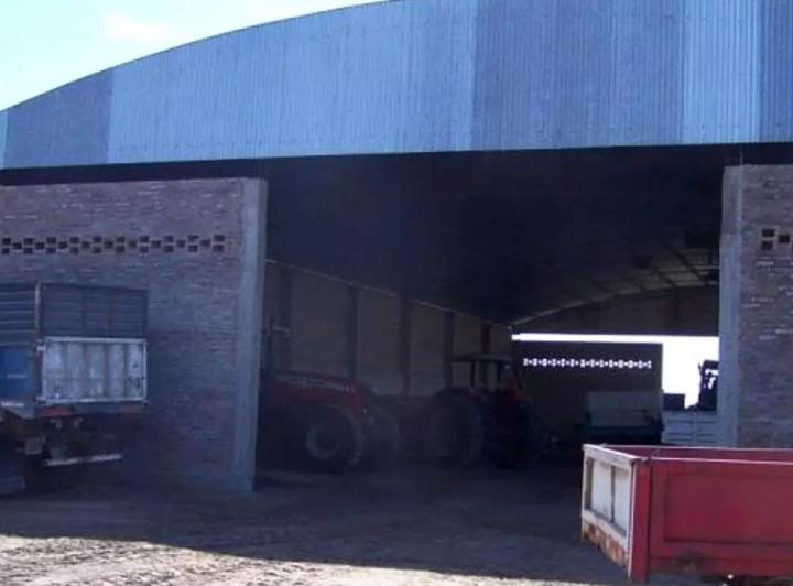 Terreno · 275m² · 5 Ambientes