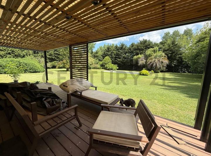 Terreno · 200m² · 5 Ambientes · 10 Cocheras