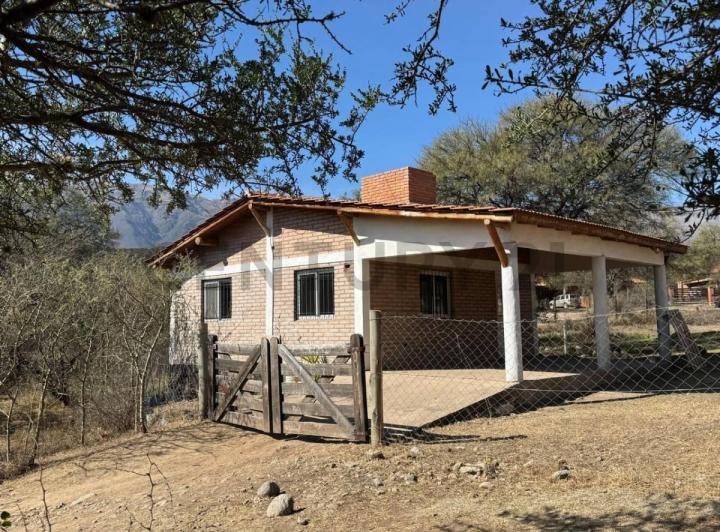 Terreno · 255m² · 6 Ambientes · 4 Cocheras