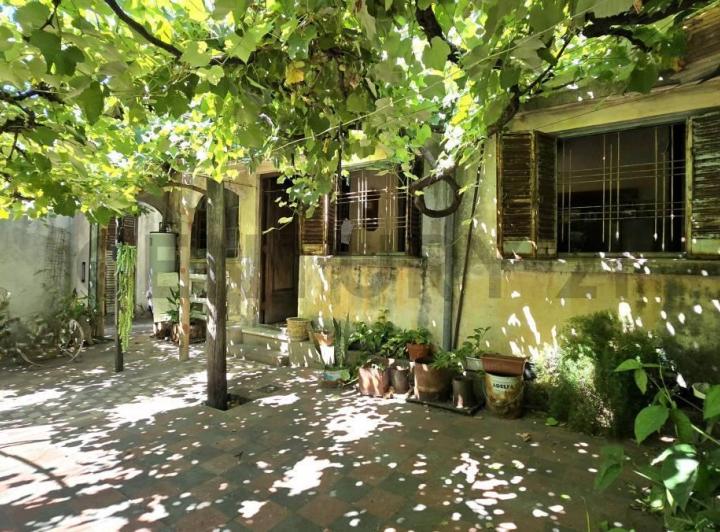 Terreno · 250m² · 6 Ambientes · 2 Cocheras