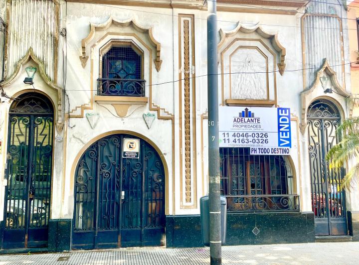 PH · 157m² · 8 Ambientes · 1 Cochera