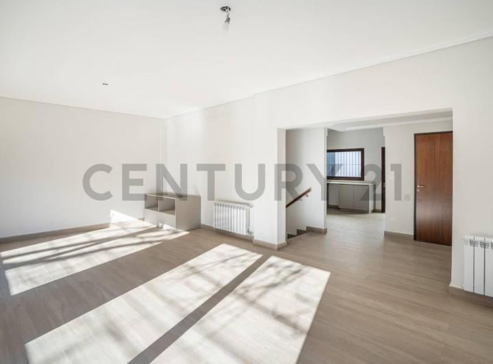 PH · 302m² · 5 Ambientes · 1 Cochera