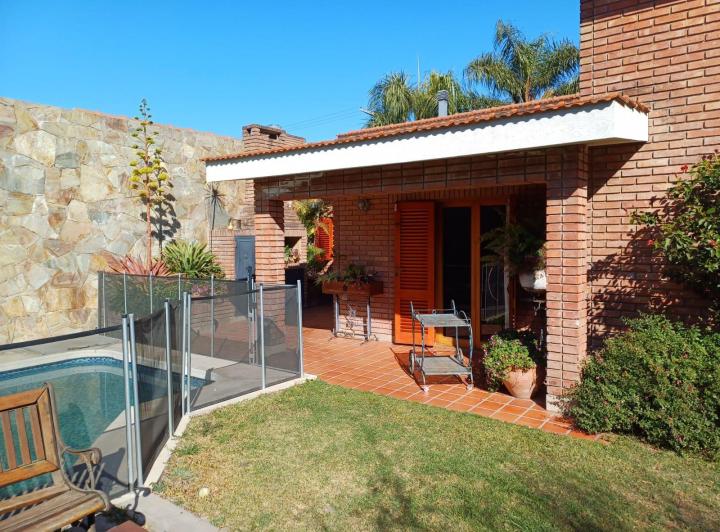 Casa · 270m² · 6 Ambientes · 2 Cocheras