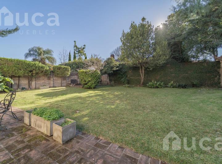 Terreno · 260m² · 6 Ambientes · 2 Cocheras
