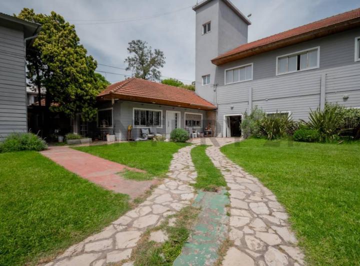 Terreno · 2900m² · 9 Ambientes · 5 Cocheras