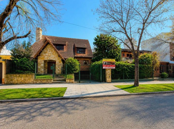 Terreno · 400m² · 7 Ambientes · 4 Cocheras