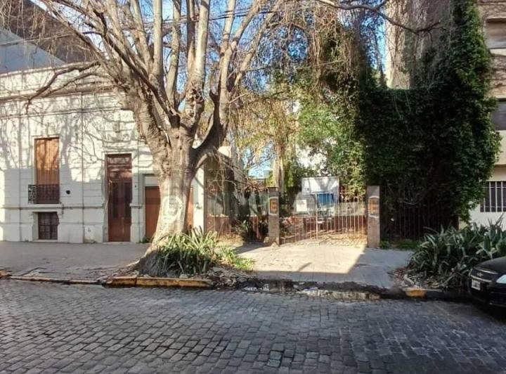 Terreno · 200m² · 5 Ambientes