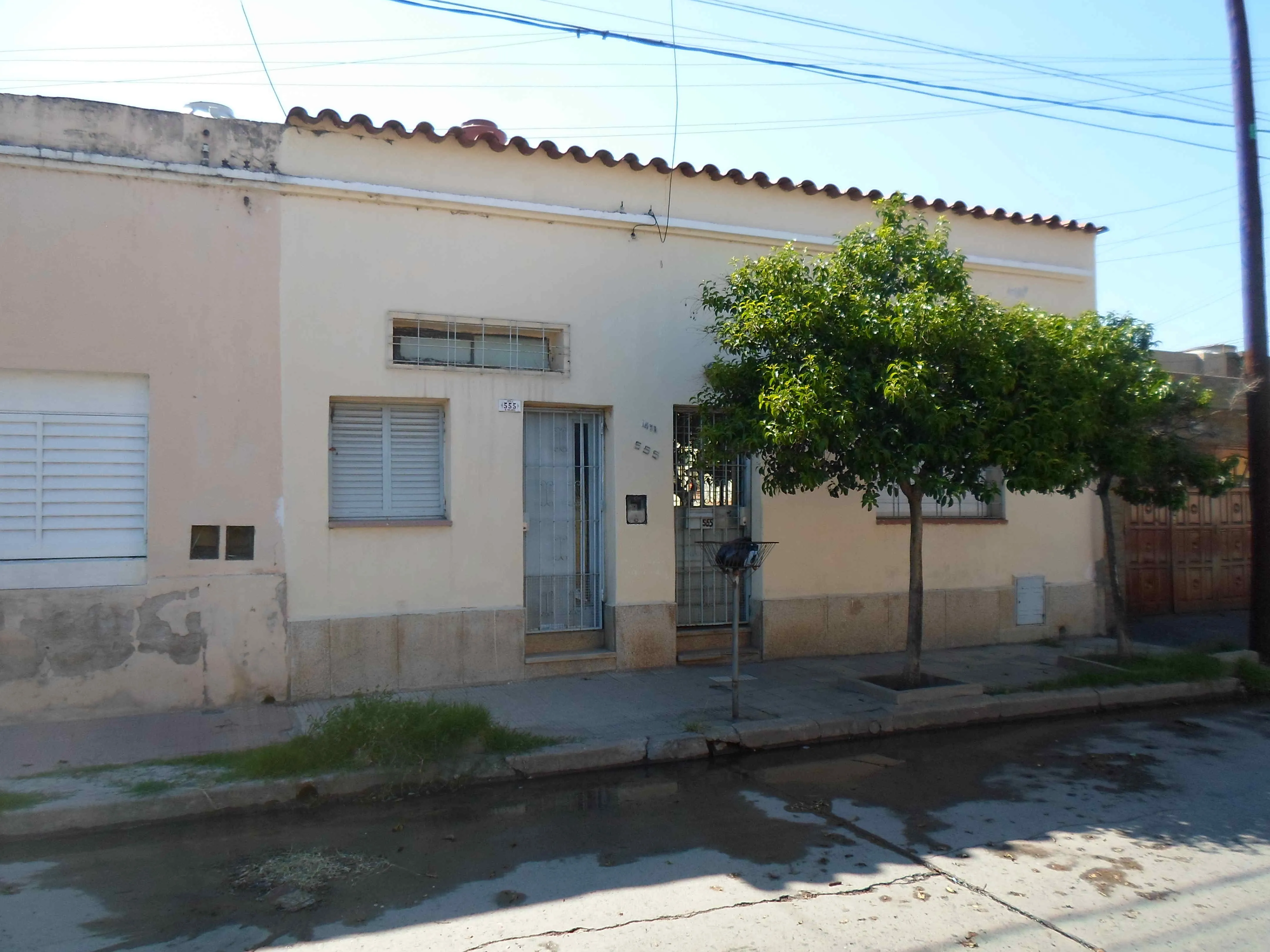BARRIO MULLER DUEÑO VENDE CASA DE 2 DOR MAS MONOAMBIENTE EXTERIOR