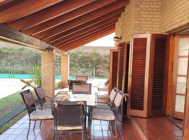 Casa · 584m² · 4 Ambientes · 4 Cocheras