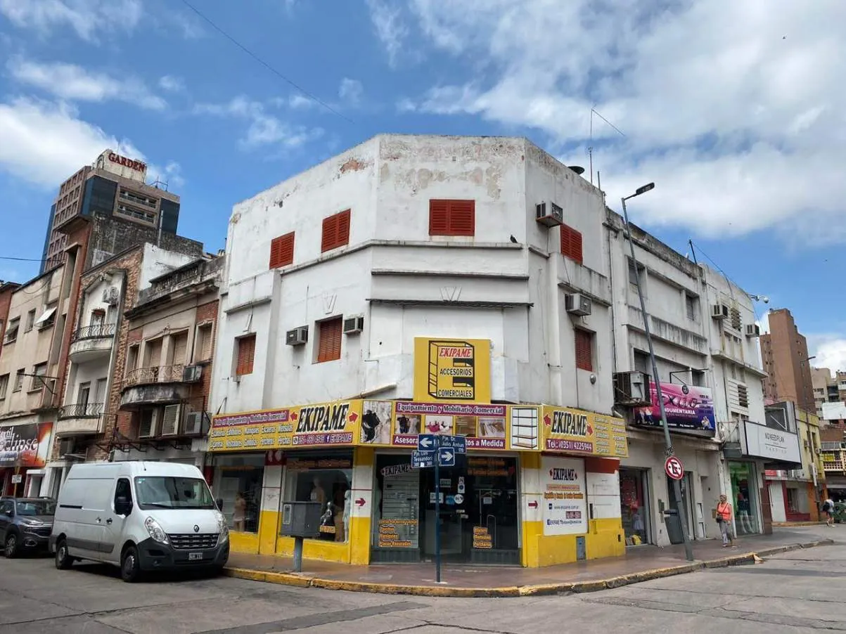 Local esquina, Centro