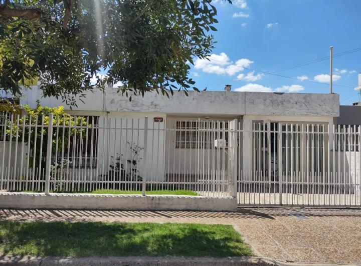 Casa · 170m² · 5 Ambientes · 2 Cocheras