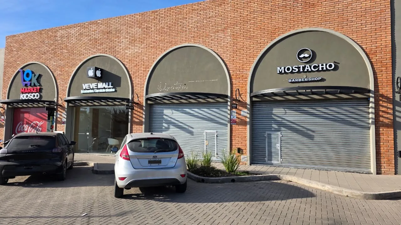 Venta Local Comercial Premium - 55m² en Complejo Los Arcos, Manantiales
