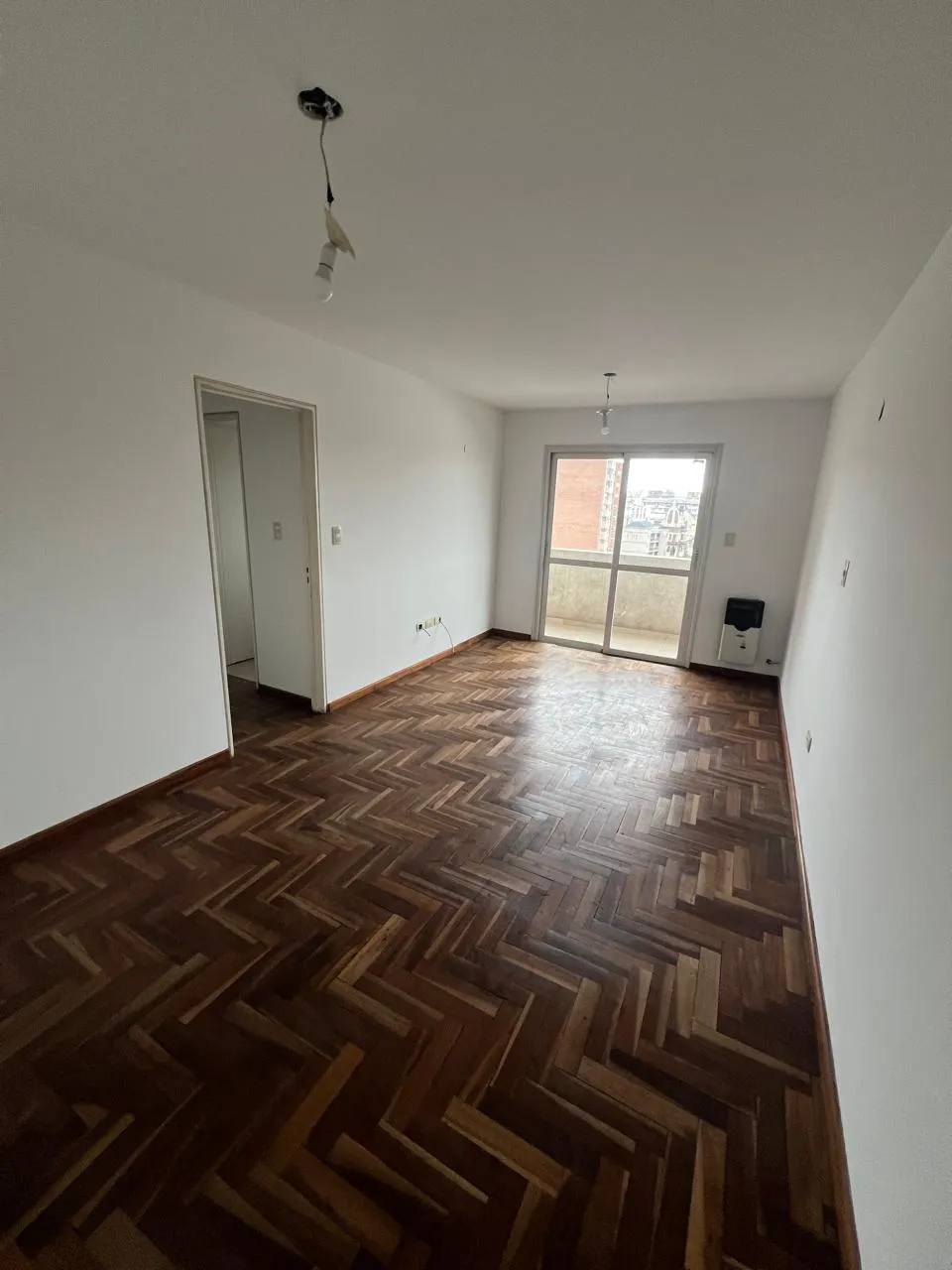 RODAS IX Piso Alto Luminoso - un dormitorio