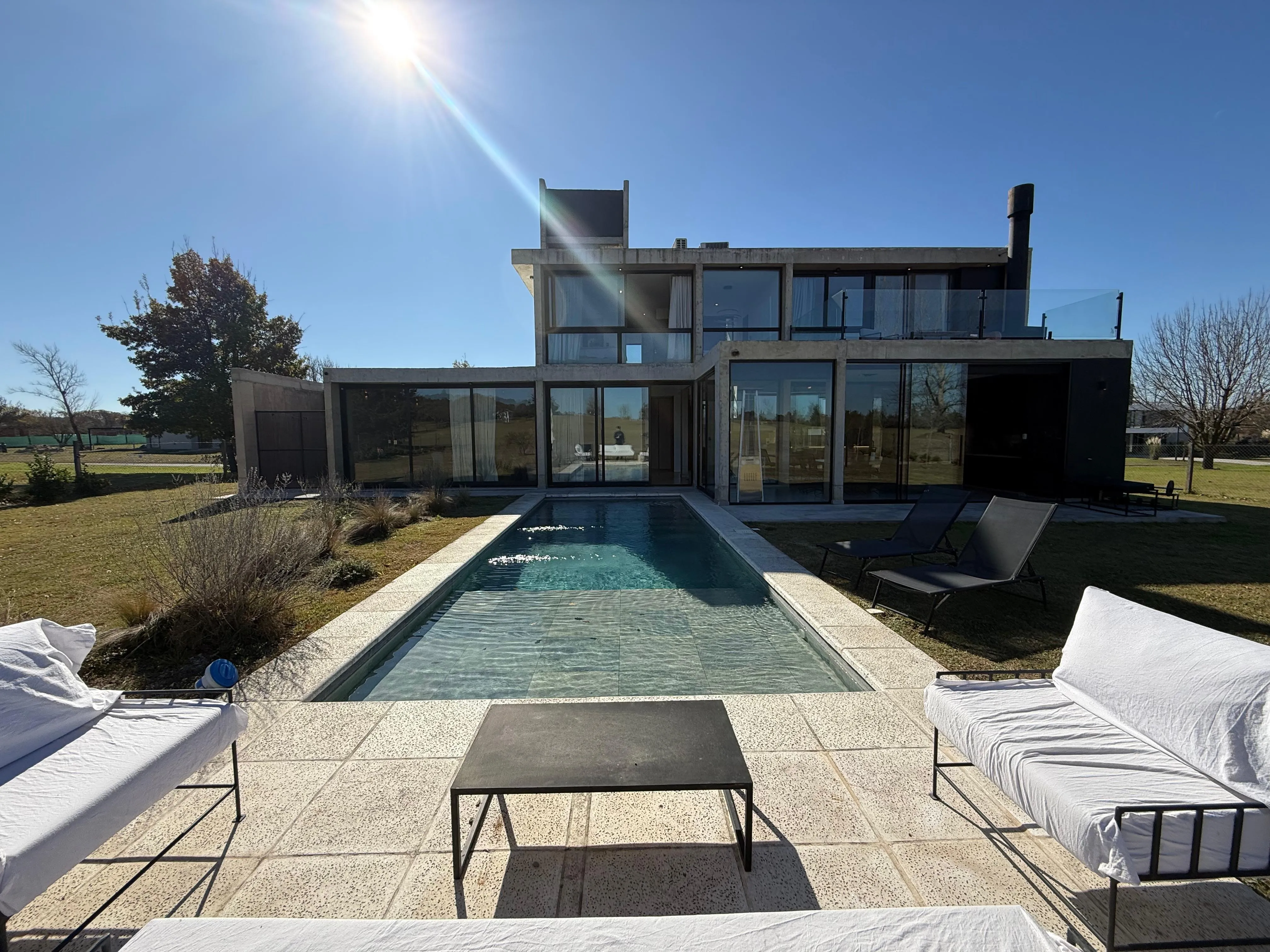 !!EXCLUSIVA CASA EN ALQUILER VALLE DEL GOLF | PILETA | FONDO AL GOLF | TERRENO 1500 M2!!