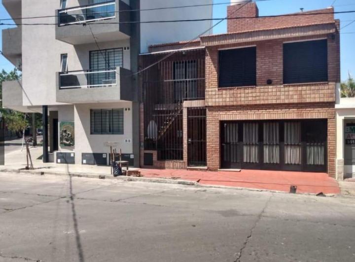 Casa · 213m² · 11 Ambientes · 1 Cochera