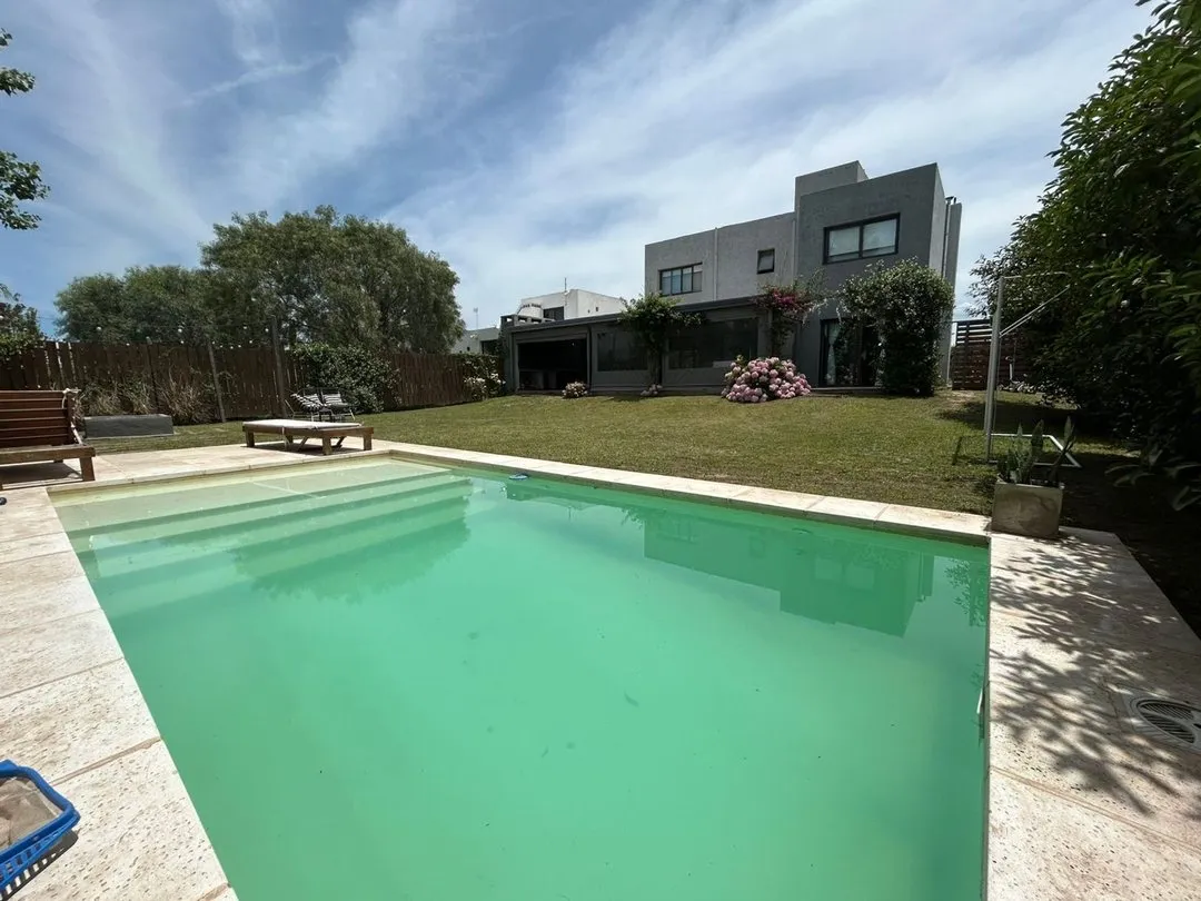 CASA COUNTRY LA MORADA VILLA ALLENDE CBA 3 D PILETA QUINCHO PARQUE COCHERA VENTA