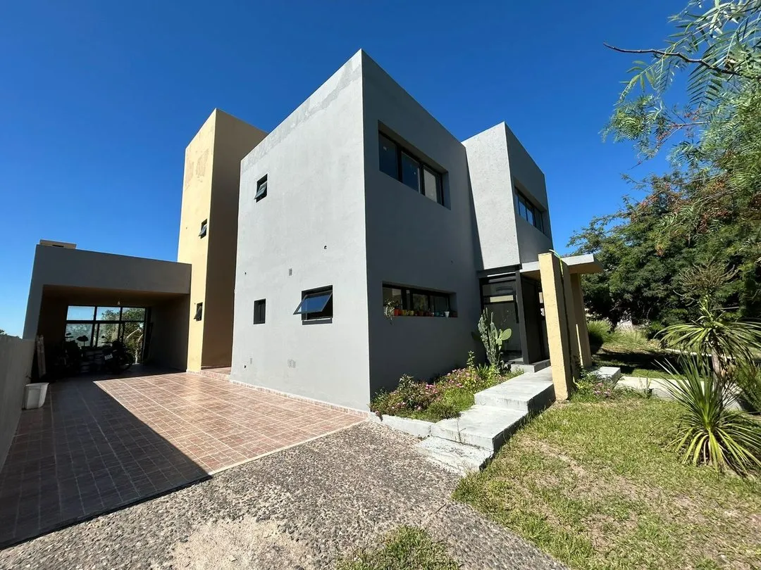 CASA COUNTRY TERRAZAS DE LA VILLA ALLENDE CBA 4 DORM PILETA TERRAZA PARQUE VENTA