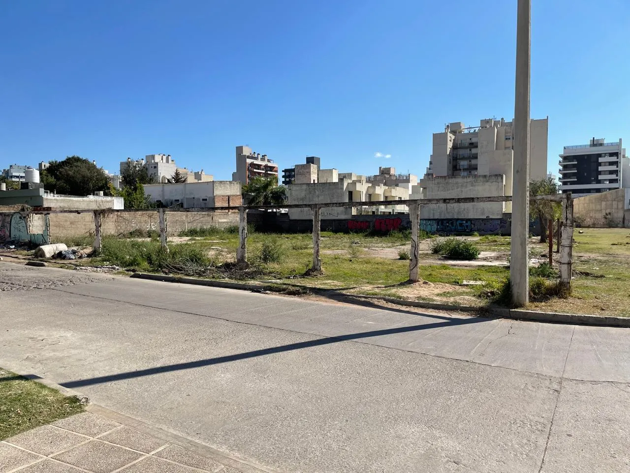TERRENO 1.233 m²  EN ALQUILER Y VENTA - ALTO ALBERDI - A 4 CUADRAS SHOPPING