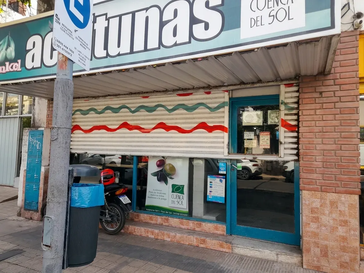 Se ALQUILA local comercial en zona de MERCADO NORTE