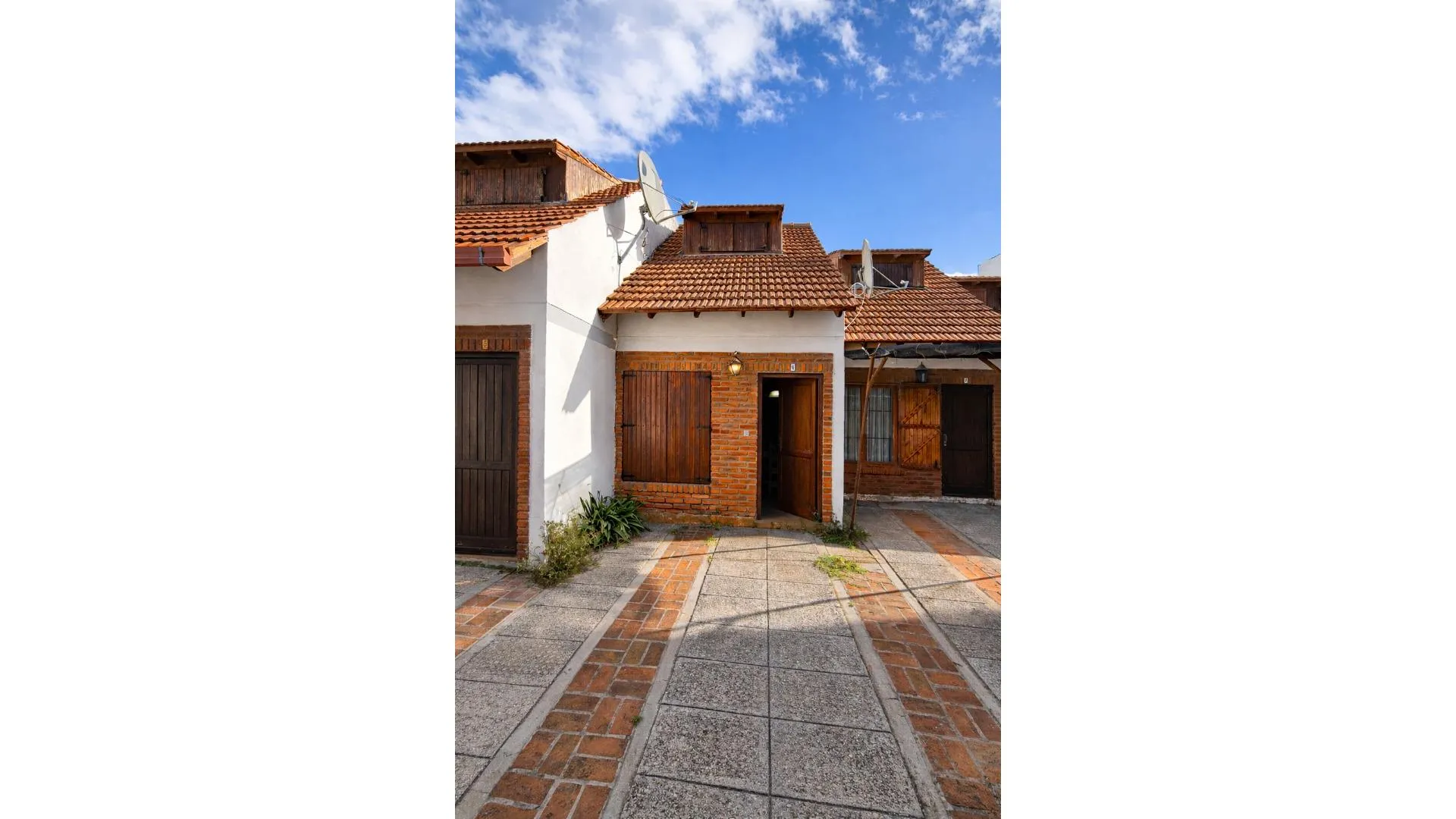 Duplex, 2 dormitorios, cochera, al frente