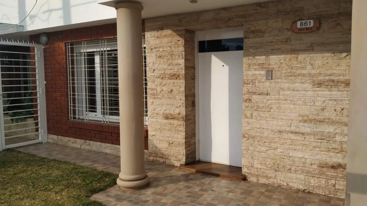 IMPORTANTE CASA DE 5 DORMITORIOS EN RESIDENCIAL AMERICA