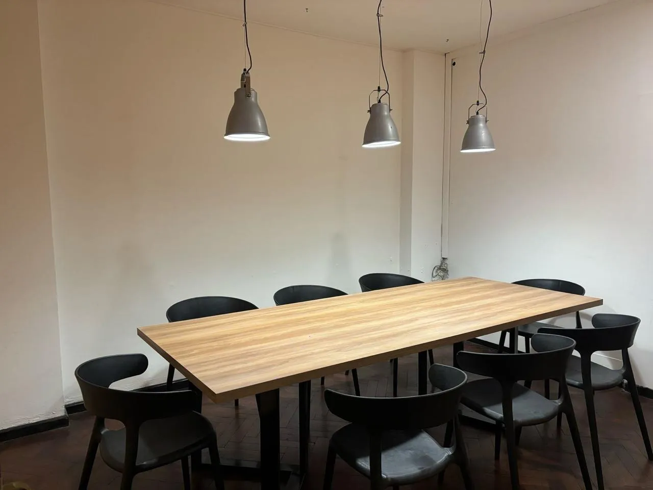 Oficina comercial  Amoblada  - Excelente Ubicacion. Zona Comercial y Bancaria