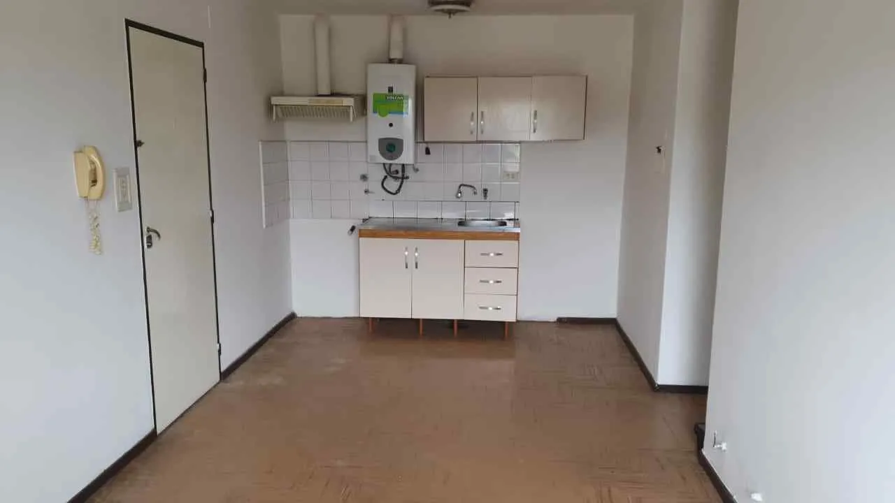 Los Plátanos. Comechingones al 900. Dpto 2 dorm. Complejo.