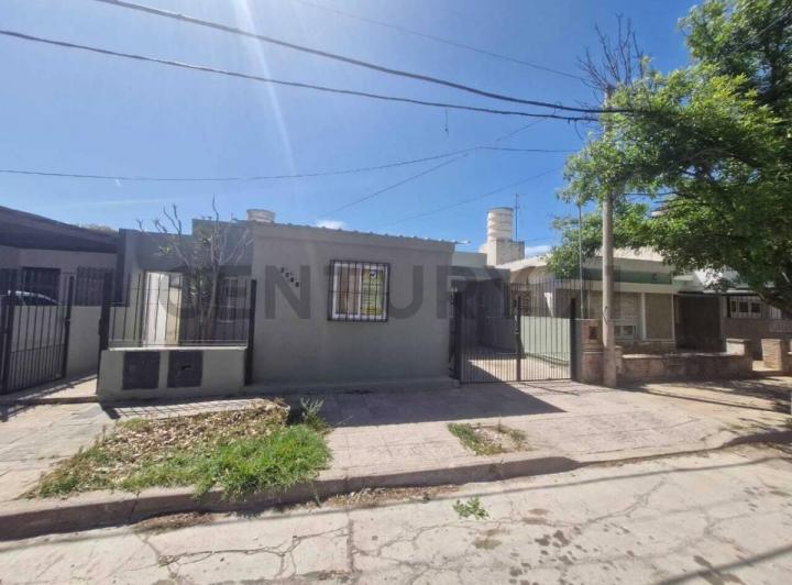 Casa · 163m² · 4 Ambientes · 1 Cochera