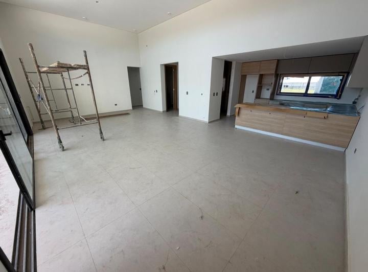 Casa · 230m² · 4 Ambientes · 2 Cocheras