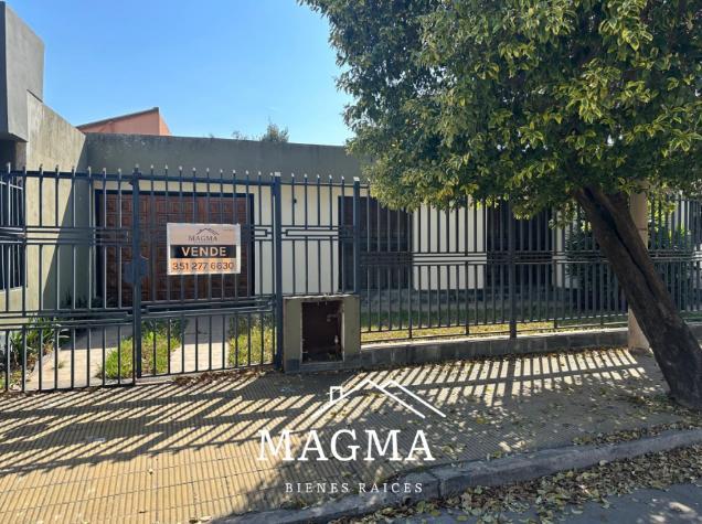 Casa · 221m² · 11 Ambientes · 2 Cocheras