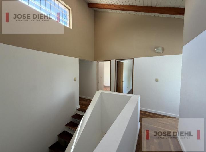 Casa · 237m² · 6 Ambientes · 2 Cocheras
